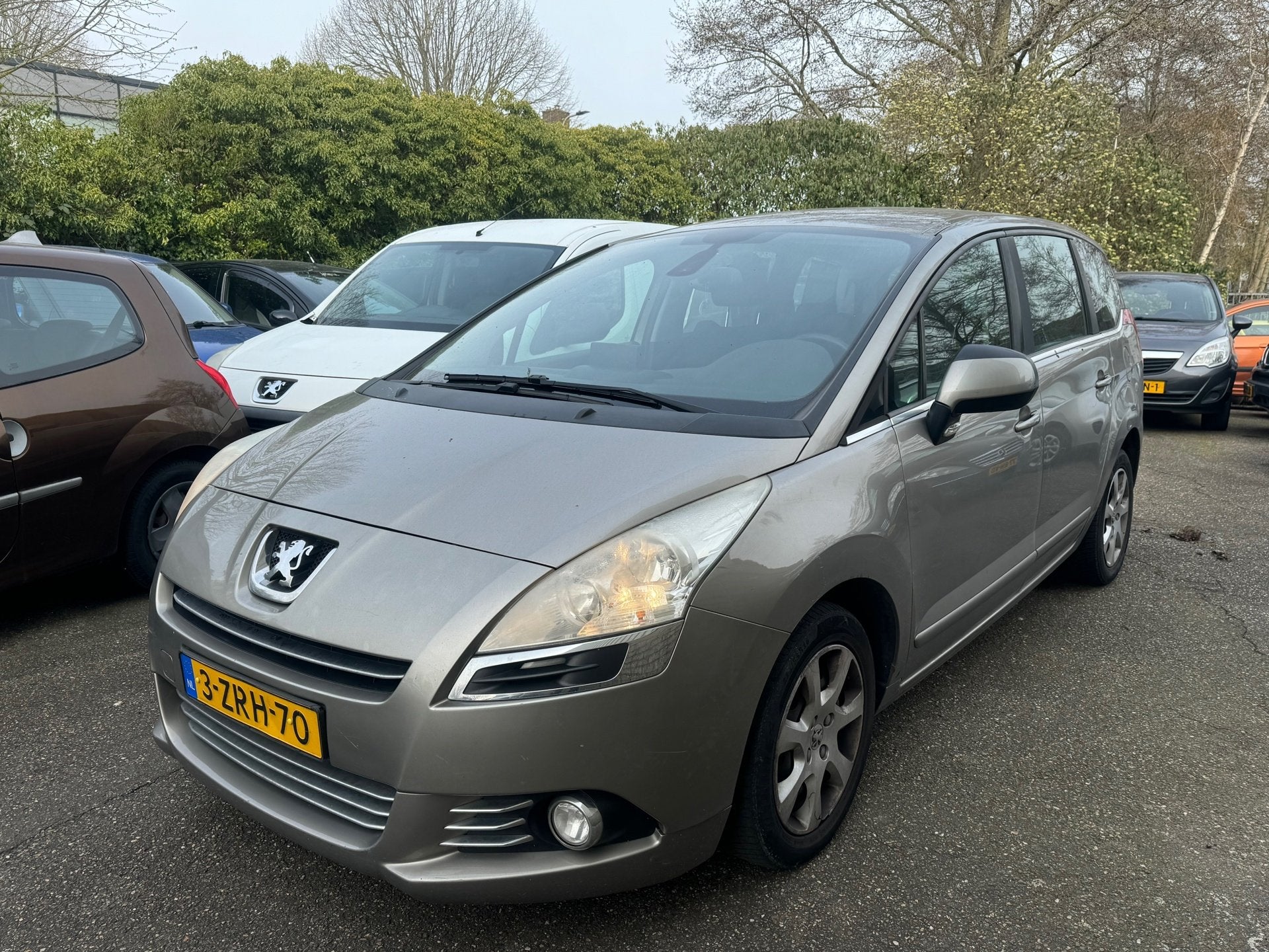 Peugeot 5008 1.6 HDiF ST 7P | Clima | Navi | Automaat, Auto's, Peugeot, Euro 5, Gebruikt, 4 cilinders, 700 kg