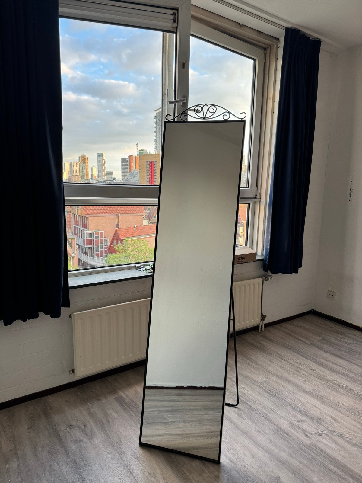 Grote passpiegel, zwart. Prijs is onderhandelbaar., Ophalen, Rechthoekig, Minder dan 50 cm, 150 tot 200 cm