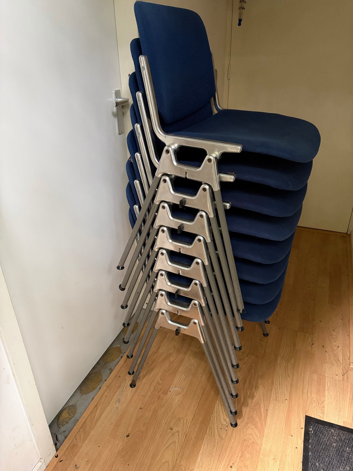 8 x Castelli stapelbare stoelen - blauw, Ophalen, Gebruikt, Blauw, Metaal