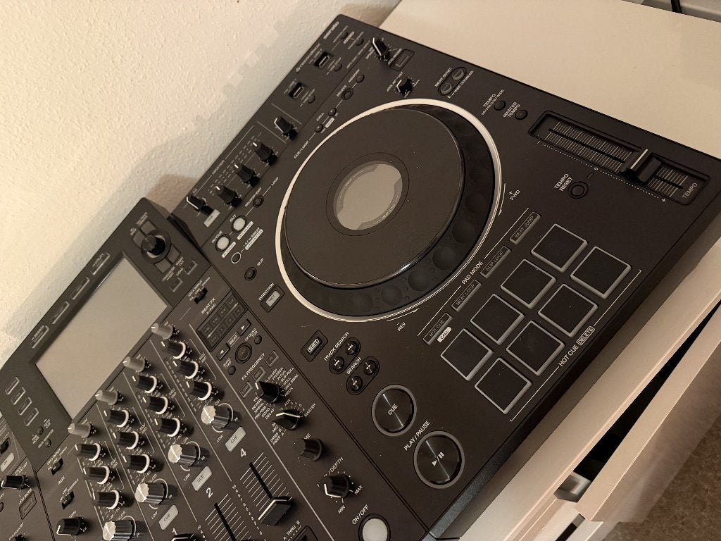 Foto 3 van Pioneer xdj xz all in one dj system with cover
