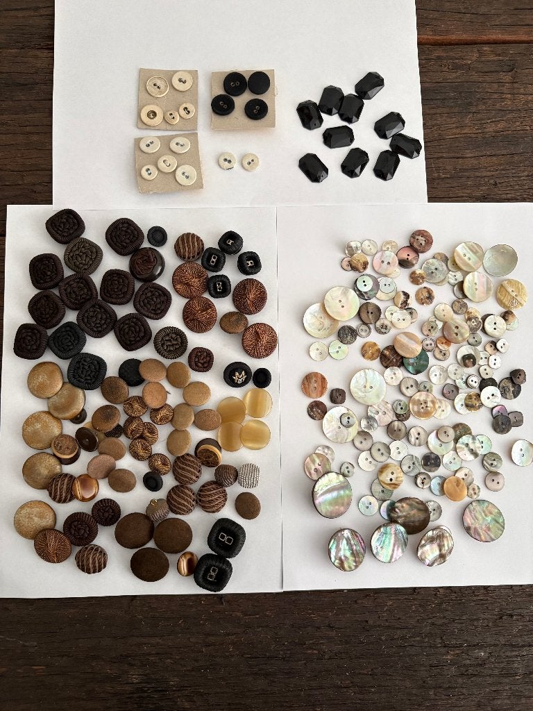 Oude Knopen ,Parelmoer/Stoffen, Ophalen of Verzenden, Nieuw, Knoop of Knopen