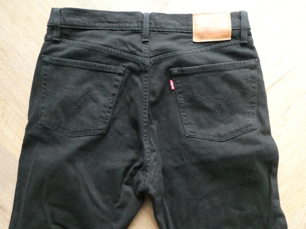 Mooie zwarte Levi 501 spijkerbroek met knoopsluiting, 28-30, Zwart, Ophalen of Verzenden, Zo goed als nieuw, W28 - W29 (confectie 36)