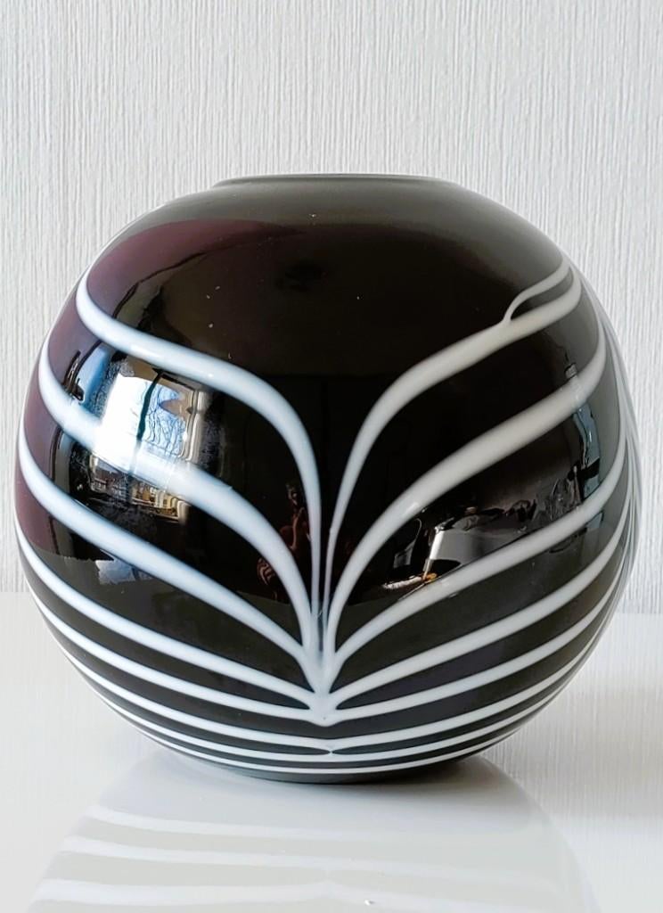 Vintage MURANO handgeblazen vaas met 'zebra'-patroon, Gebruikt, Zwart, Ophalen of Verzenden, Glas