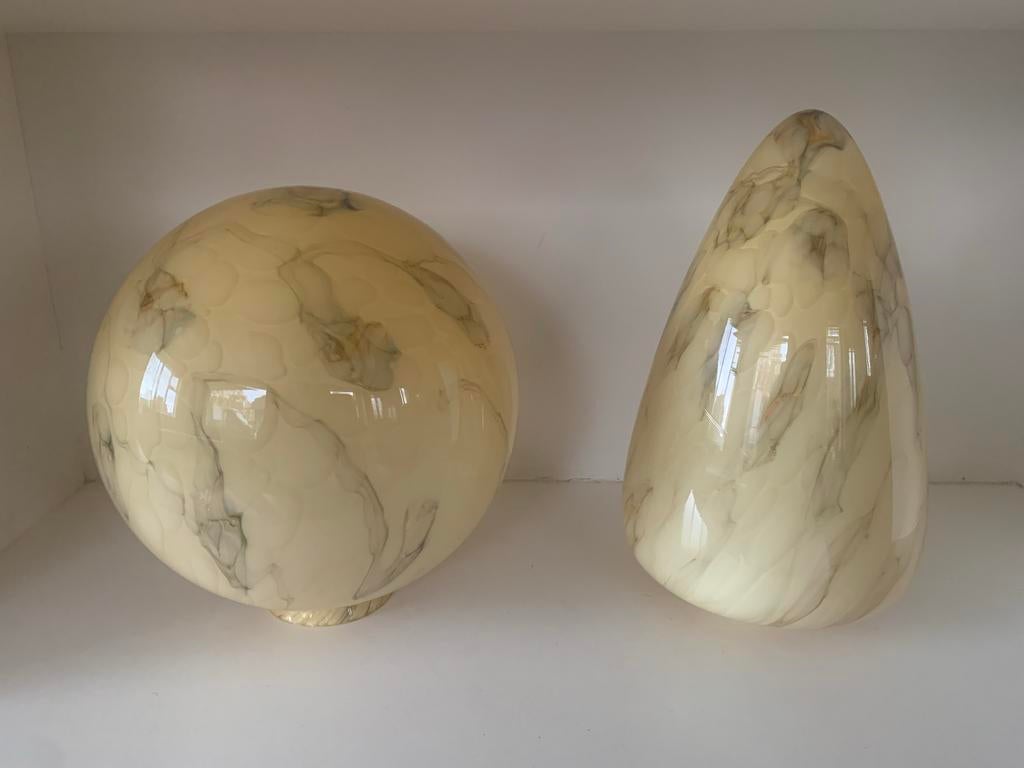 Set van 2 Art Deco Hanglampen - Marmerlook Glas, Ophalen of Verzenden, Gebruikt, Glas