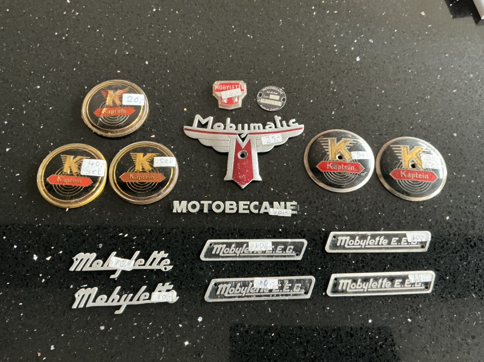 DIVERSE MOBYLETTE KAPTEIN EMBLEMEN + KOPLAMP + KAP SCHROEVEN, Ophalen of Verzenden, Gebruikt, Koplamp, Overige merken