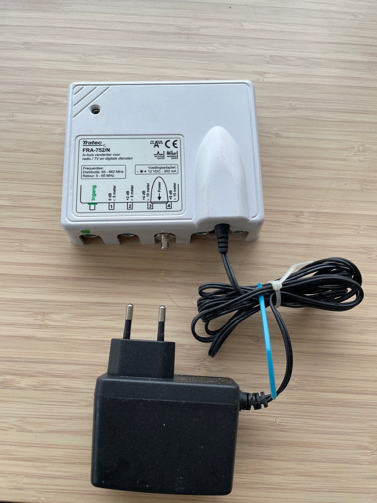 Tratec FRA-752N Kabel TV/Radio Versterker met Adapter, Telecommunicatie, Ophalen of Verzenden, Zo goed als nieuw, Toebehoren