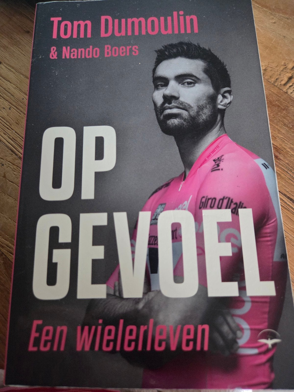 Tom Dumoulin - Op Gevoel: Een wielerleven, Boeken, Ophalen of Verzenden, Zo goed als nieuw, Nando Boers, Lopen en Fietsen