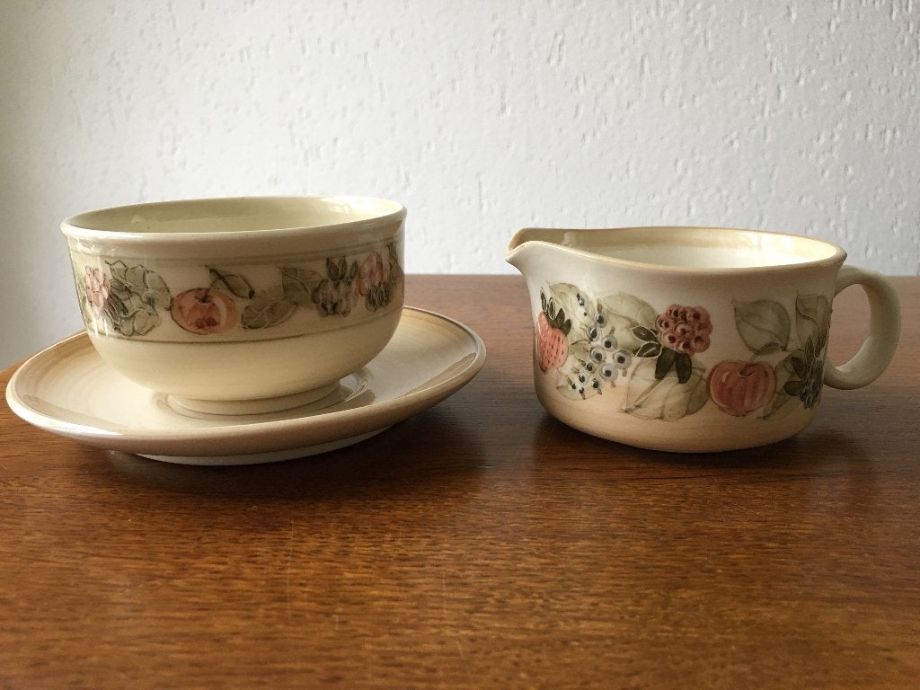 3 delig Roomstel "Jersey Pottery" Gesigneerd 'C.L.' Nieuw, Nieuw, Ophalen of Verzenden, Bord(en), Overige stijlen