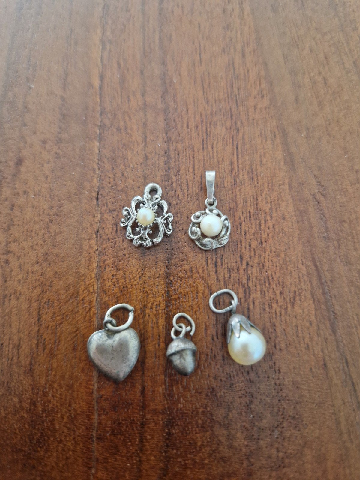 5 Vintage Hangers met Parels en Hartje, 4 bedels of meer, Ophalen of Verzenden, Gebruikt, Overige merken