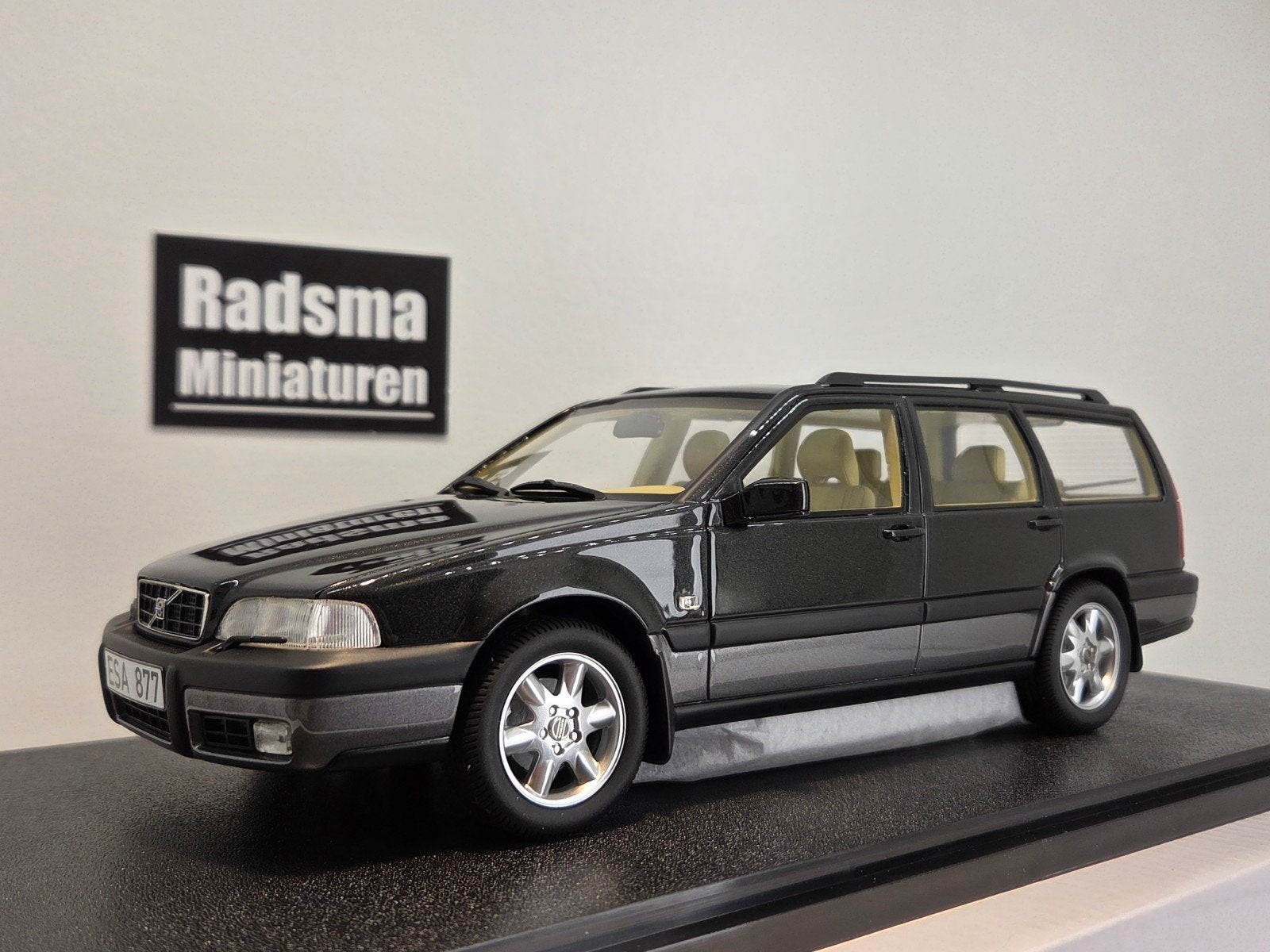 #KOOPJE Volvo V70 XC Cross Country - Black - 1:18 Cult model, Cult Models, Auto, Nieuw, Ophalen of Verzenden