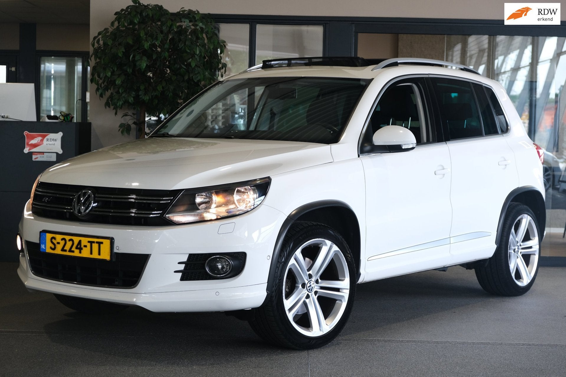 Volkswagen Tiguan 1.4 TSI R-line Pano Trek Cam Keyless Led P, Voorwielaandrijving, Euro 5, 15 km/l, 4 cilinders