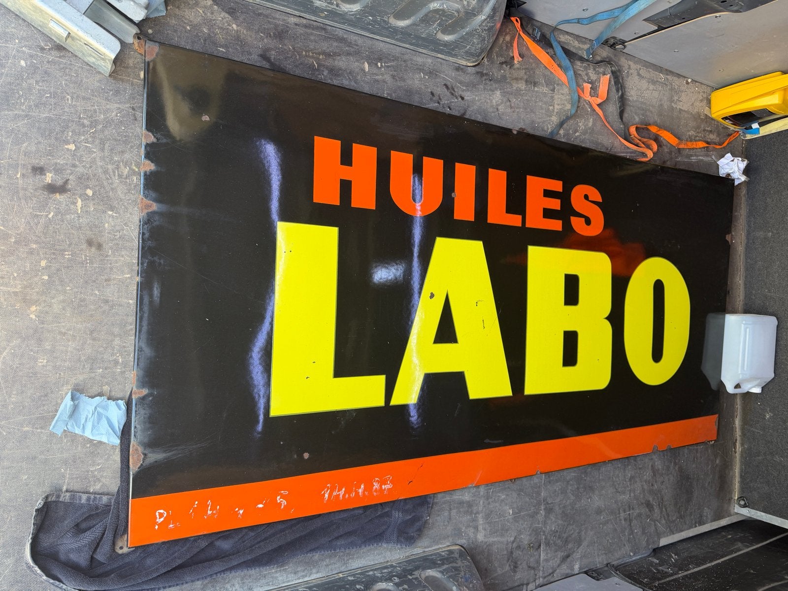 Emaille Reclamebord Huiles Labo Olie, Ophalen