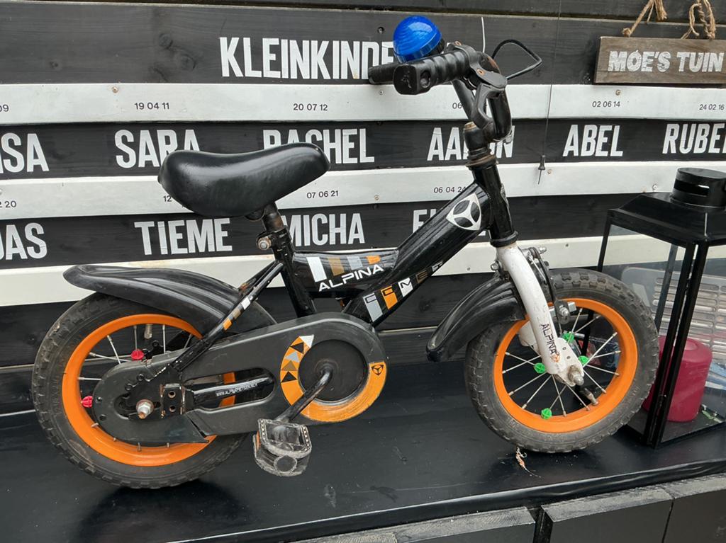 Alpina kinderfiets met blauw politielicht 12 1/2 inch., Ophalen of Verzenden, Zo goed als nieuw, Terugtraprem, Minder dan 16 inch
