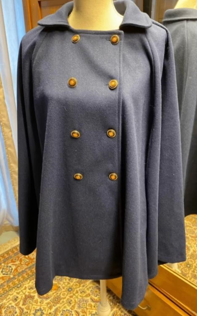 blauwe poncho voor de koelere dagen/avonden, Kleding | Dames, Blauw, Maat 42/44 (L), Ophalen of Verzenden, Zo goed als nieuw