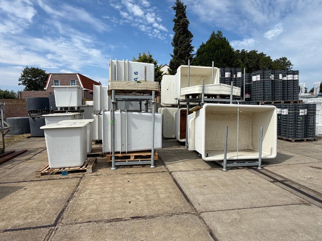 Direct beschikbaar polyester/kunststof vaten 200-2000 liter, Tuin en Terras, 150 liter of meer, Ophalen, Gebruikt, Kunststof
