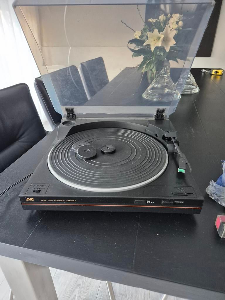 JVC Platenspeler in goede conditie, Ophalen of Verzenden, Zo goed als nieuw, Platenspeler, Overige merken