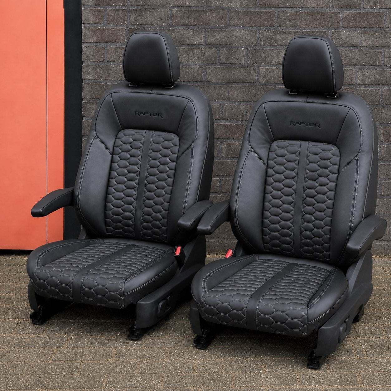 Ford Transit Custom set Voorstoelen leer met raptor logo, Auto-onderdelen, Ophalen, Gebruikt, Info@scooterseats.nl, 6658kz 7-10