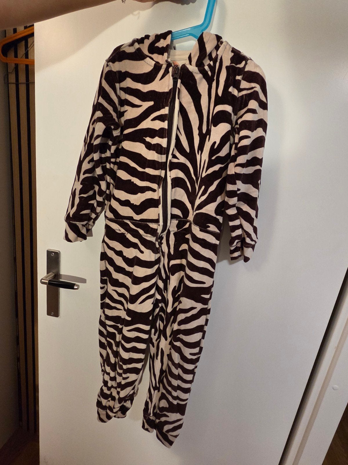 Zebra onesie maat 128/134, Claesens, Overige typen, Jongen of Meisje, Ophalen of Verzenden