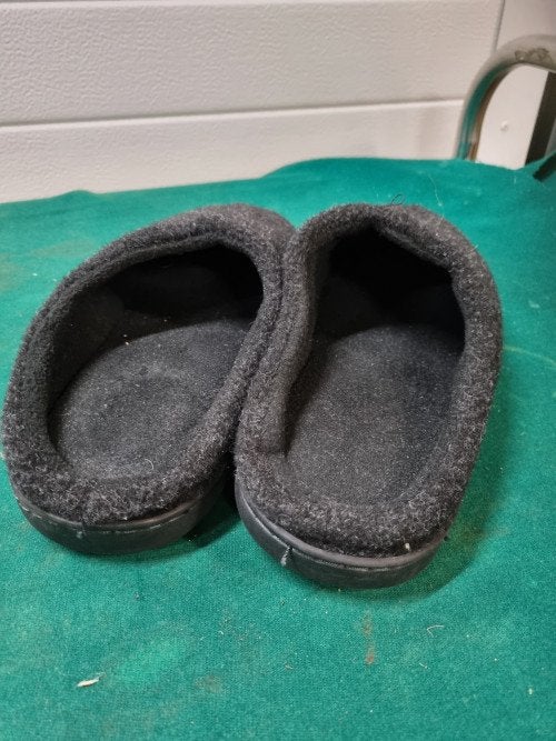 pantoffels zwart maat 40/41 luvovitaal, Ophalen of Verzenden, 'T Olde Gre-j, Info@toldegrej.nl, Endepoelstraat 20f Didam