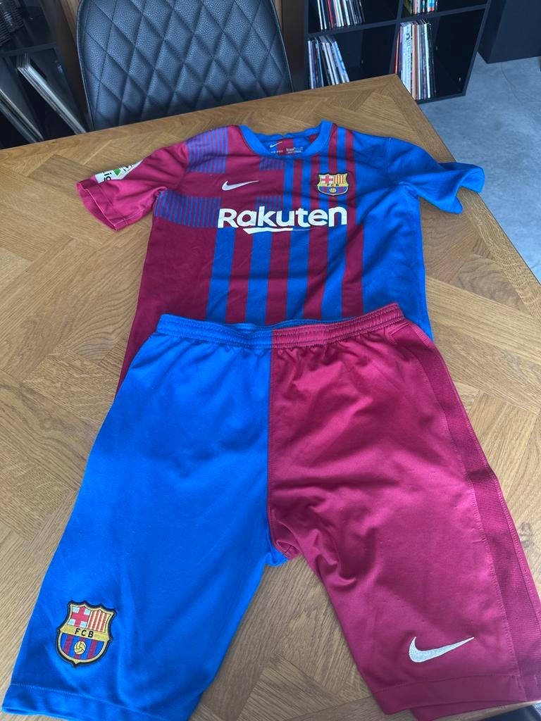 FC Barcelona Thuisshirt en Broekje Maat 158-170, Ophalen of Verzenden, Gebruikt, Jongen of Meisje, Sport- of Zwemkleding