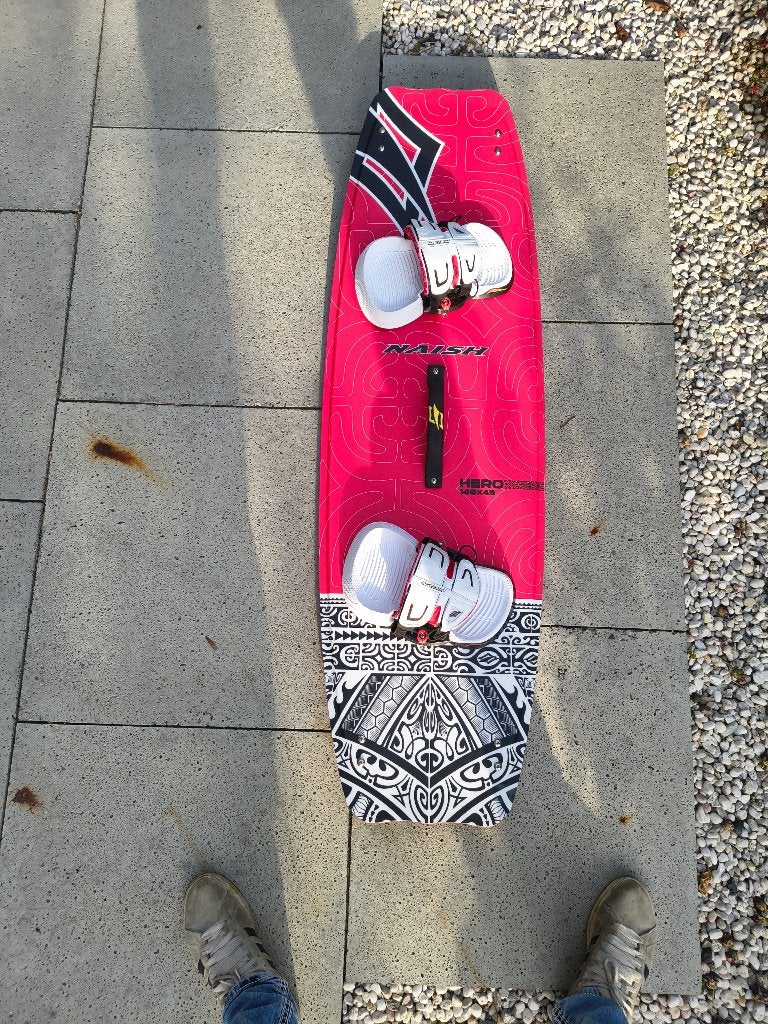 Kitesurfset F-One Bandit 6 (9 & 12 m²) + Naish Hero 140x43, Watersport en Boten, Ophalen, Gebruikt, Kitesurf-set, Twintip