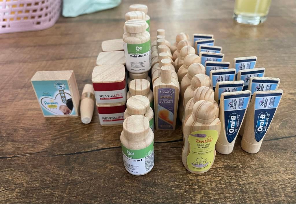 Houten speelgoed: Miniatuur drogisterij producten set, Ophalen of Verzenden, Nieuw