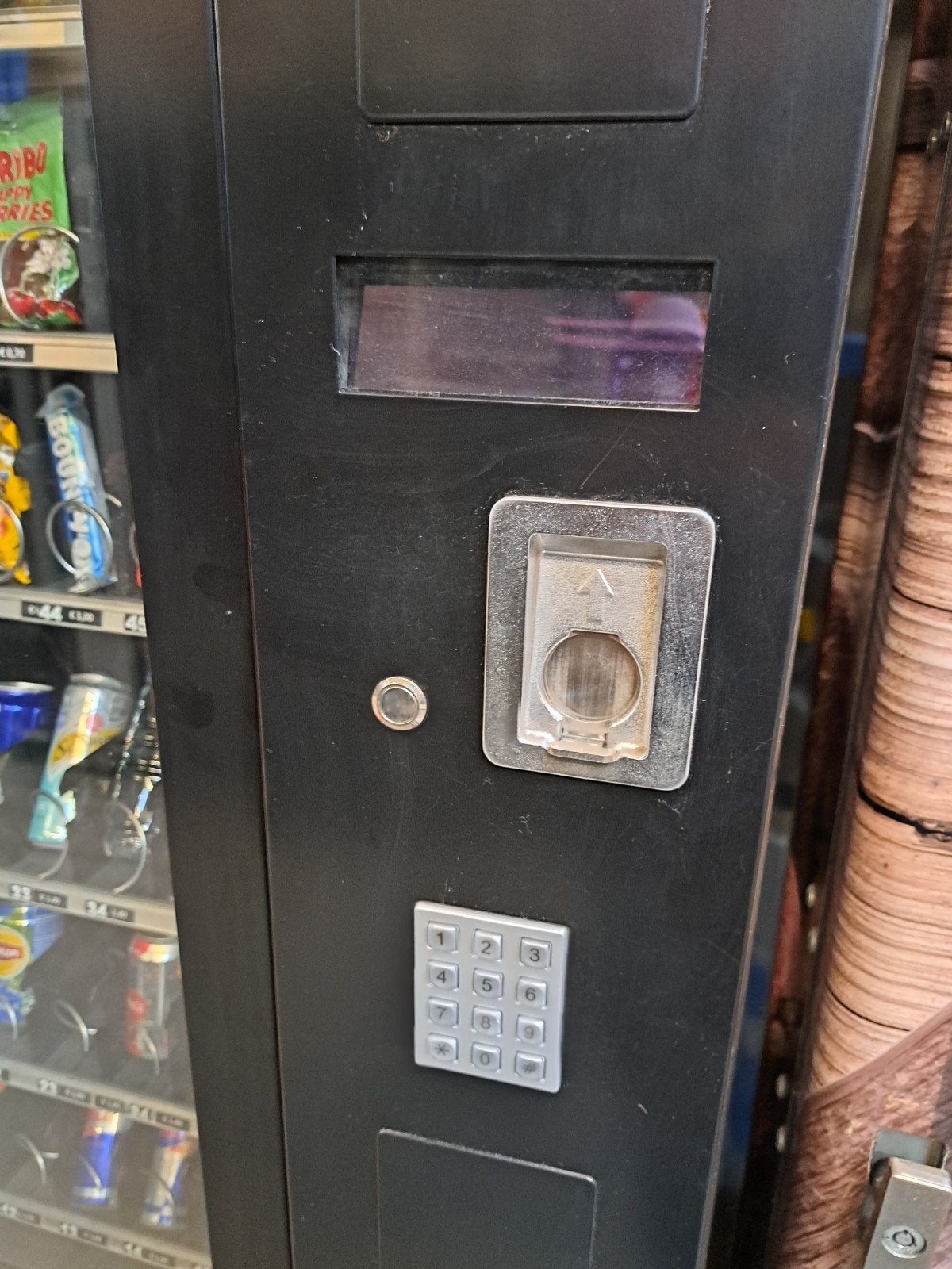 Combi automaat Vendo gekoeld, Ophalen