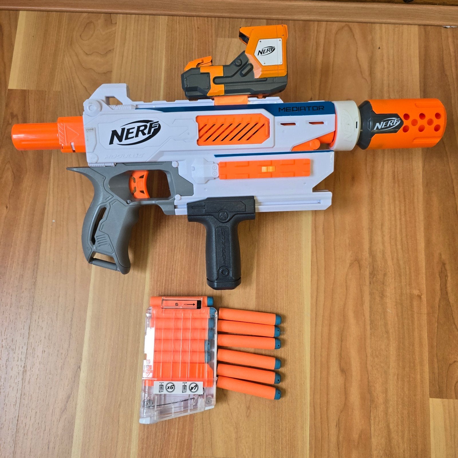 Nerf Mediator Blaster met magazijn en pijltjes, Ophalen of Verzenden, Gebruikt, Jongen of Meisje