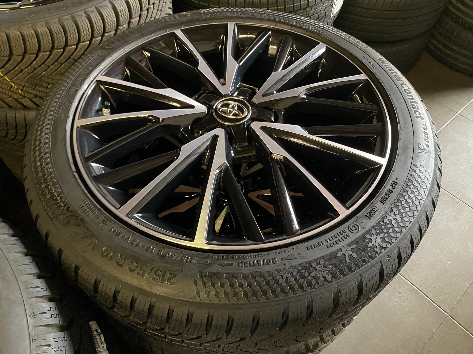 18” Toyota Yaris Cross velgen TPMS Conti winterbanden 7-8mm, 18 inch, 215 mm, Banden en Velgen, Winterbanden