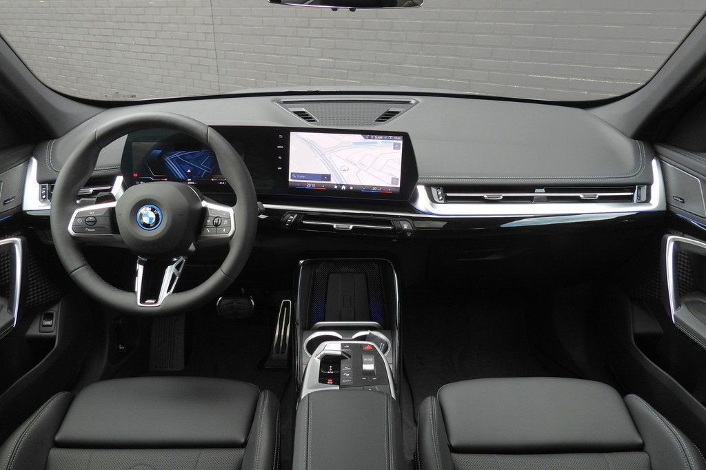 BMW iX1 eDrive20 M Sport / Panoramadak / Sportstoelen / M Ad, Auto's, BMW, Zwart, Leder, Nieuw, Zilver of Grijs