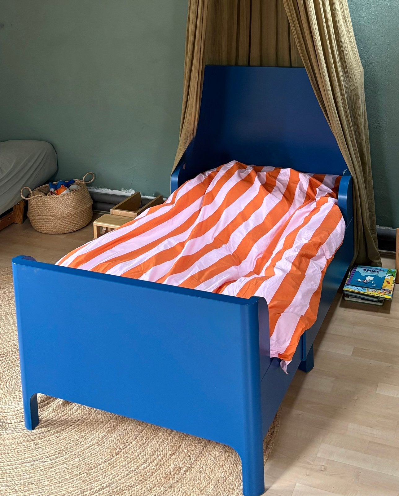 Ikea Busunge meegroeibed, Huis en Inrichting, Slaapkamer | Bedden, Ophalen, Eenpersoons, Blauw, 80 cm
