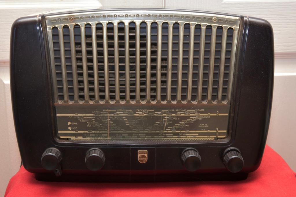 OUDE BAKELIETEN PHILIPS RADIO, Audio, Tv en Foto, Radio's, Ophalen of Verzenden