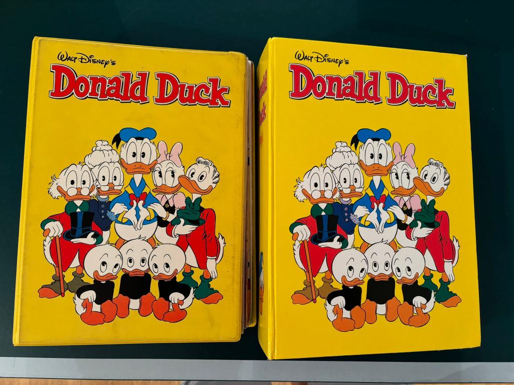Complete jaargang 1990 donald duck weekblad strips 2 banden!, Gelezen, Ophalen of Verzenden, Disney Donald Duck, Meerdere stripboeken