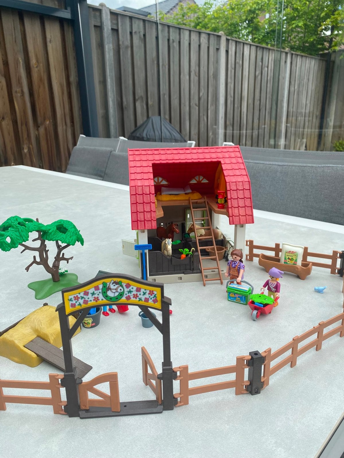 Playmobil Paardenstal met omheining en accessoires, Ophalen of Verzenden, Zo goed als nieuw, Jongen of Meisje