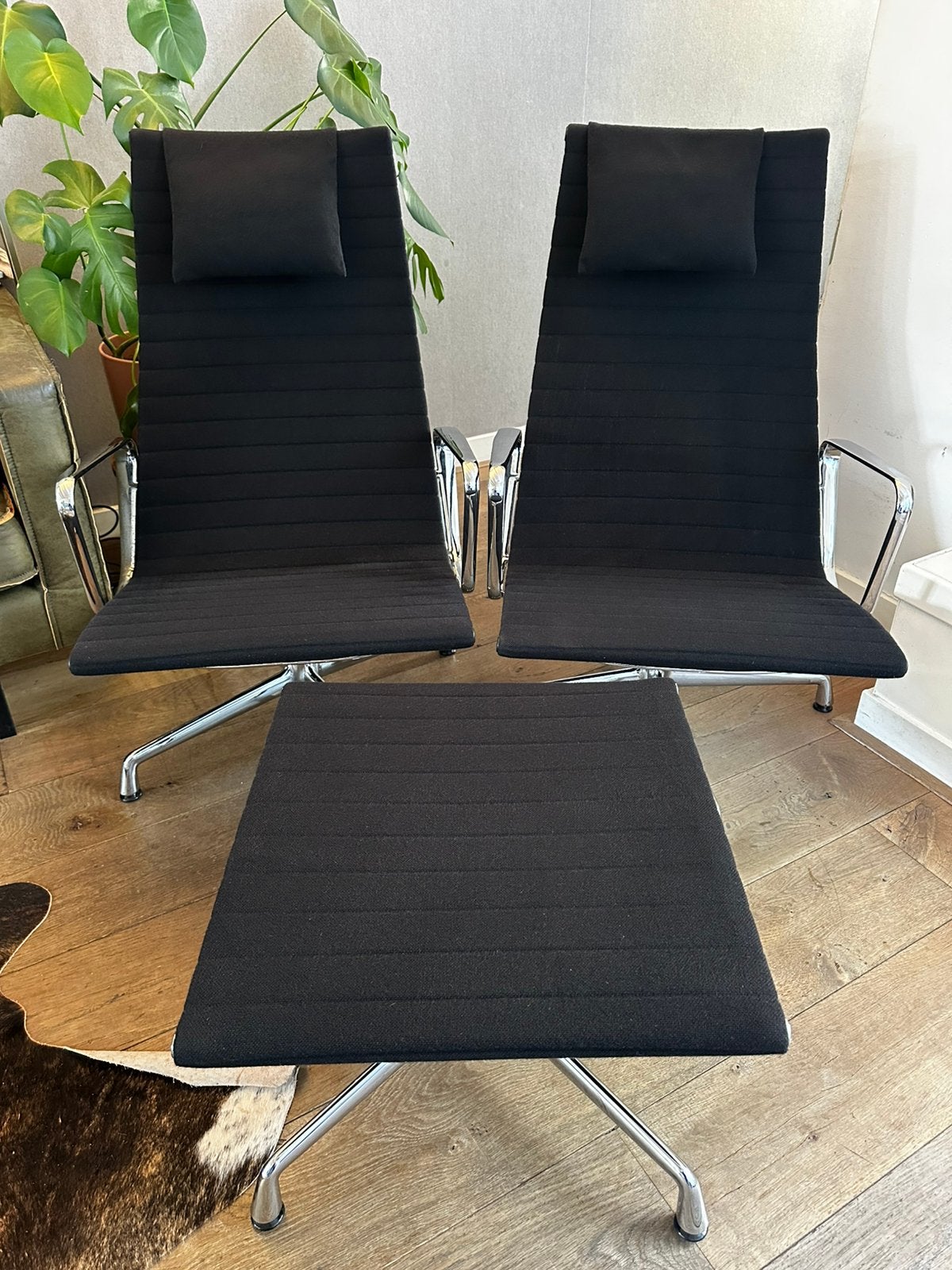 2 originele Vitra Eames EA 124 incl Ottoman EA 125, Huis en Inrichting, Fauteuils, Ophalen, Gebruikt, Stof, Vitra Eames