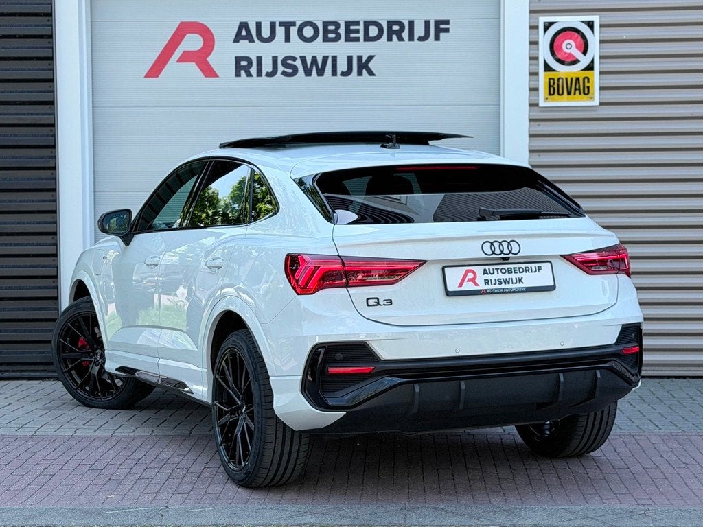 Audi Q3 Sportback 45 TFSI e S Edition Pano/360/Sfeer/Matrix, Auto's, 12 maanden, Gebruikt, Euro 6, Alcantara