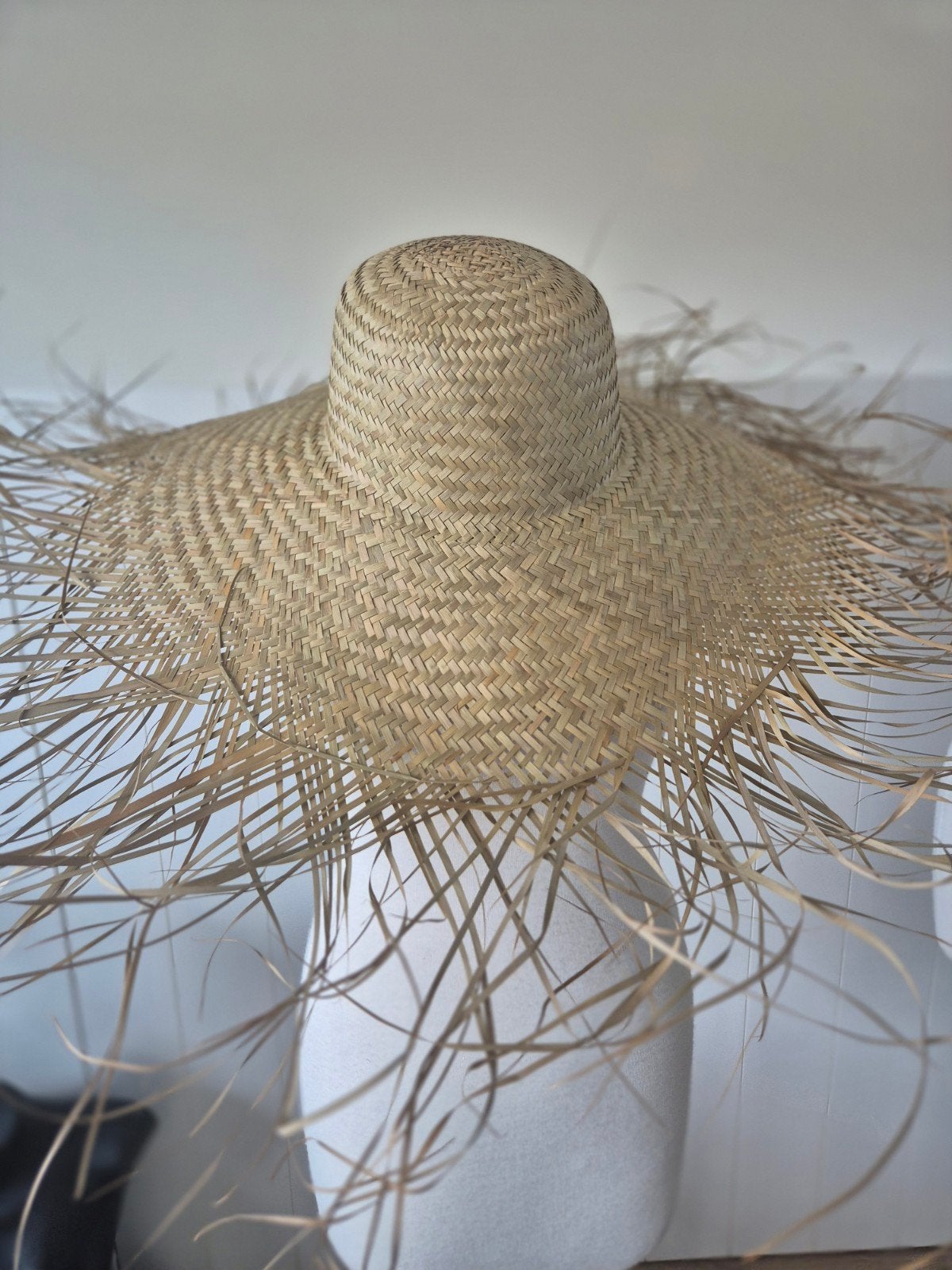 Grote rieten strandhoed - 100 stuks, Kleding | Dames, Hoeden en Petten, Hoed, Nieuw, Onbekend, One size fits all