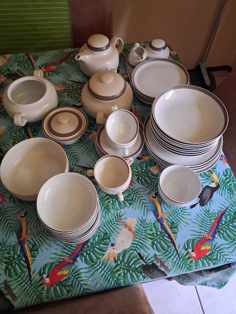 Arzberg servies compleet - Wit met bruine rand, Ophalen, Zo goed als nieuw, Arzberg, Klassiek