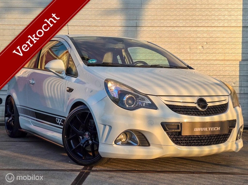 Opel Corsa 1.6-16V Turbo OPC Nürnburgring Edition, Euro 5, Gebruikt, Zwart, Wit