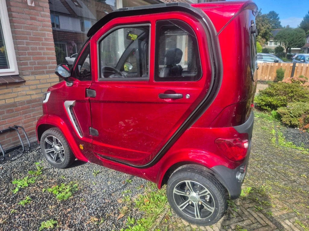 Killerbee E-Car Scootmobiel zonder Rijbewijs, Zo goed als nieuw, 16 km/u of meer, 46 km of meer, Ophalen