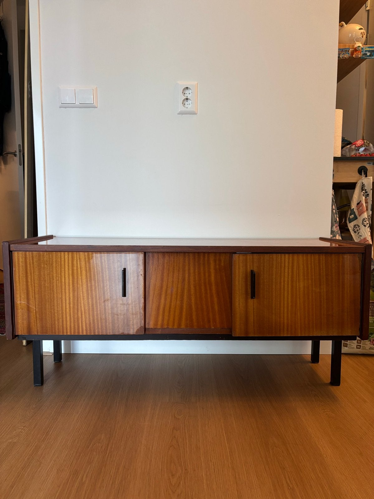 Vintage jaren '60 mahonie dressoir / tv-meubel, Antiek en Kunst, Ophalen