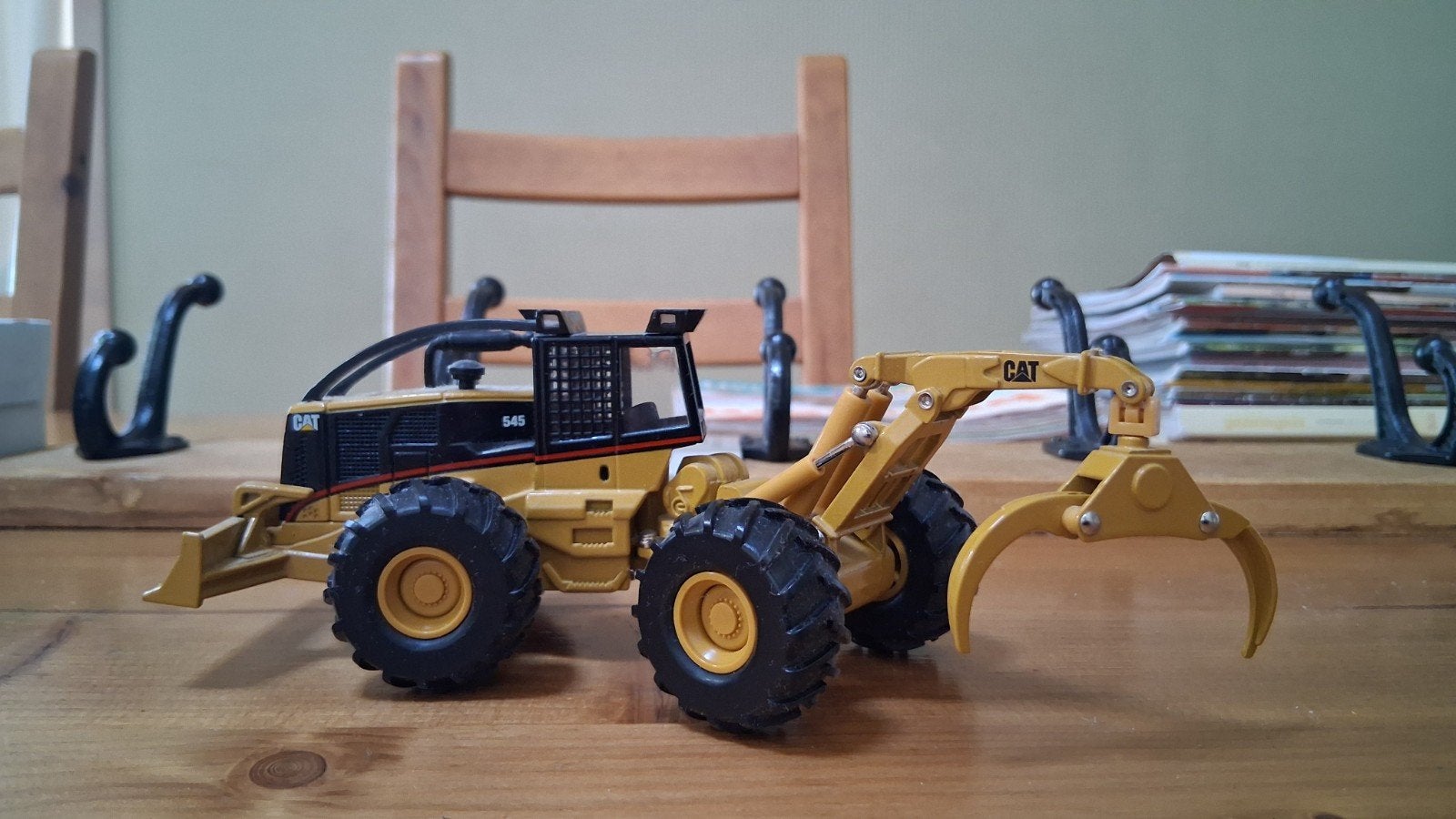 CAT 545 Log Skidder, Hobby en Vrije tijd, Ophalen of Verzenden, Hijskraan, Tractor of Landbouw