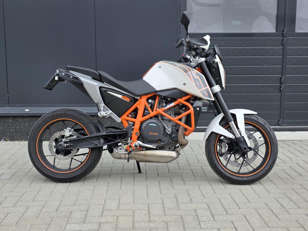 KTM 690 Duke 2014  Hooliganbike  - Super sport uitlaat,, 700 cc, Motorrijbewijs A, Particulier, Meer dan 35 kW