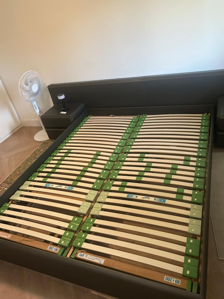 Double Bed 160*200 with, Huis en Inrichting, Slaapkamer | Matrassen en Bedbodems, Ophalen, Gebruikt, Tweepersoons, 200 cm
