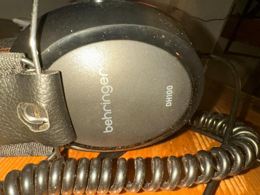 Behringer DH100 Over-ear Hoofdtelefoon met Spiraalkabel, Ophalen of Verzenden, Gebruikt, Over oor (circumaural), Overige merken