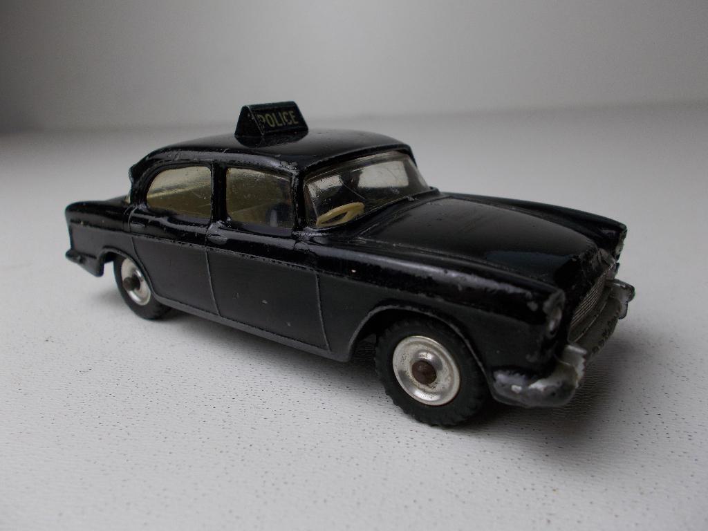 1960 Dinky Toys 256 HUMBER HAWK "POLICE" +2 Figures (B) Igst, Hobby en Vrije tijd, Modelauto's | 1:43, Zo goed als nieuw, Auto