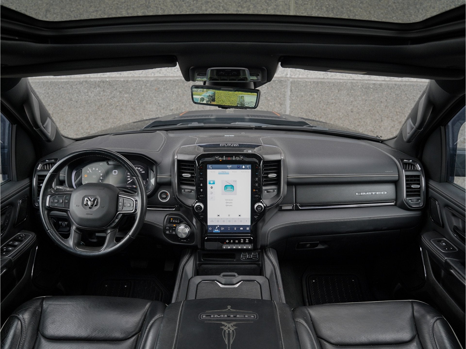 Foto 3 van Dodge Ram 1500 5.7 V8 4x4 Crew Cab Limited | Panoramadak | T