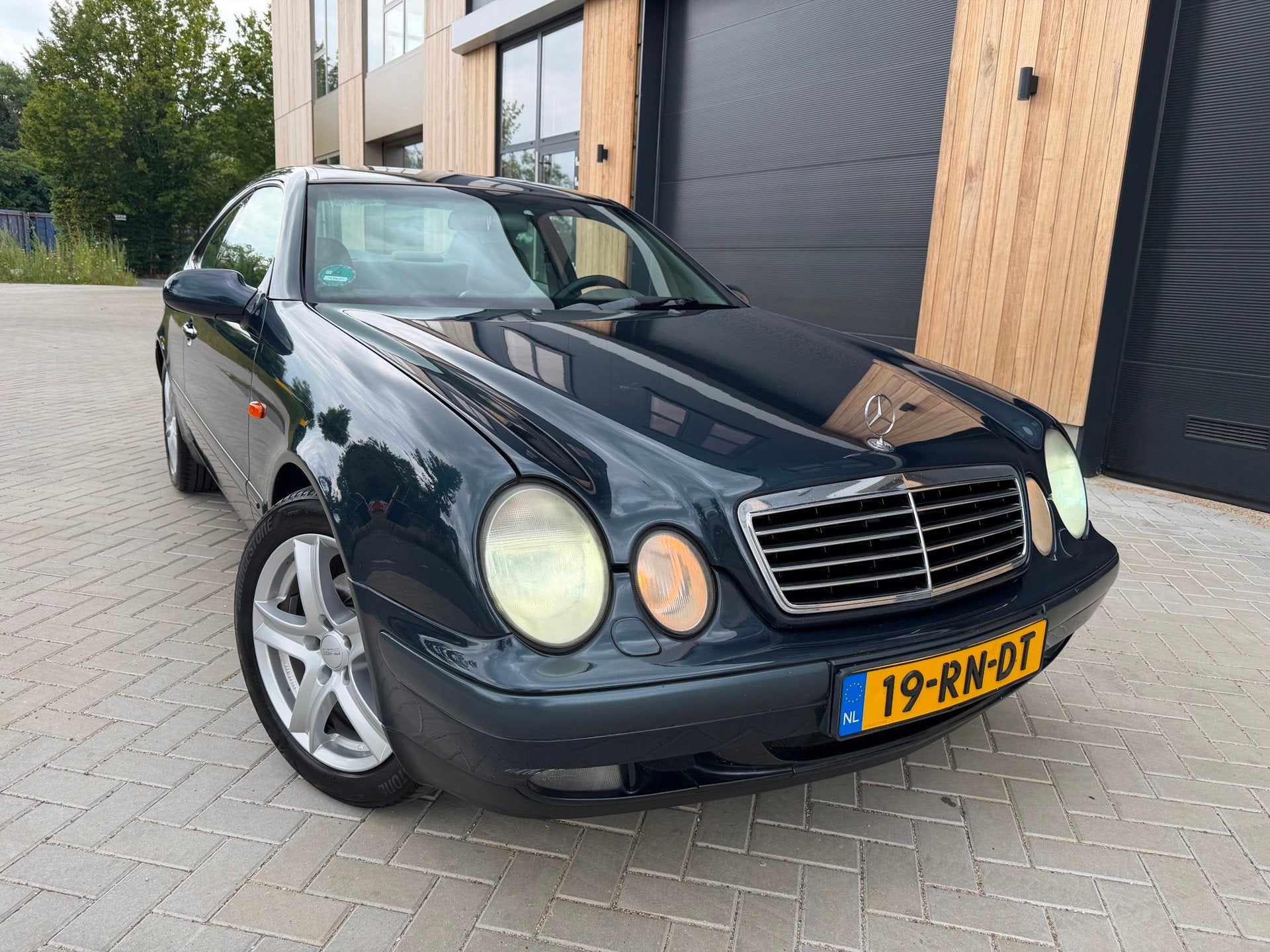 Mercedes-Benz CLK-klasse Coupé 230 K. Elegance (bj 1999) AU, Auto's, Mercedes-Benz, Achterwielaandrijving, Gebruikt, Beige, Bedrijf
