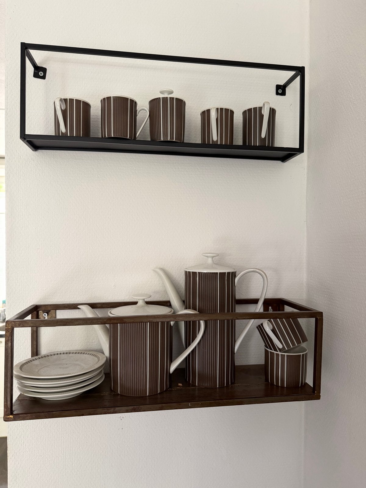 Vintage bruin-wit gestreept servies, Ophalen, Gebruikt, Keramiek, Overige stijlen