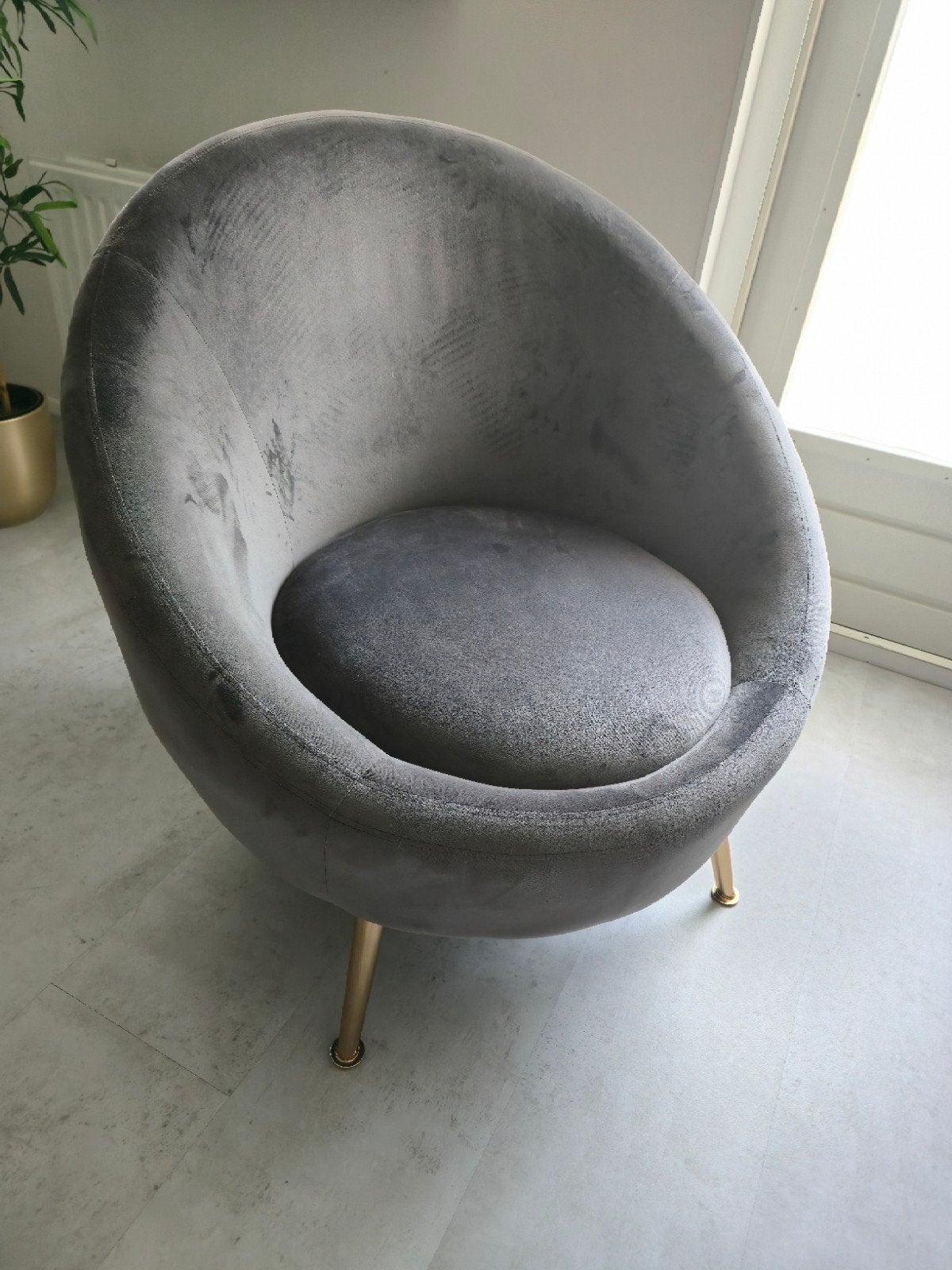 Grijze fluwelen fauteuil - Beliani LANGA, Huis en Inrichting, Ophalen, 75 tot 100 cm, Zo goed als nieuw, 75 tot 100 cm